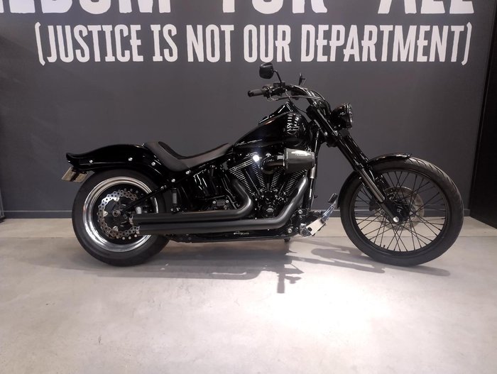 2010 Harley-Davidson Softail Custom 1584 (FXSTC) Softail Black