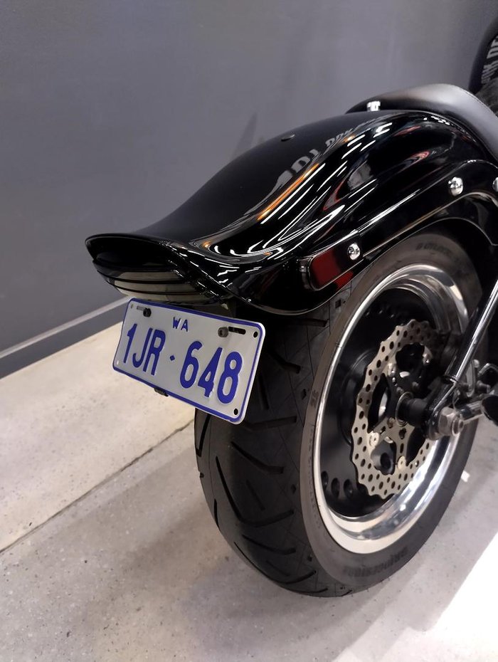 2010 Harley-Davidson Softail Custom 1584 (FXSTC) Softail Black