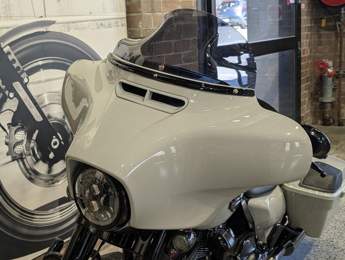 2020 Harley-Davidson CVO Street Glide 117 (FLHXSE) Touring