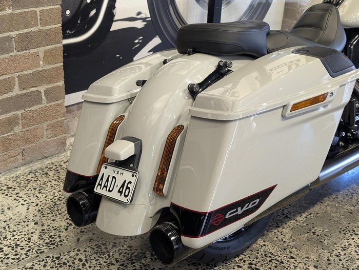 2020 Harley-Davidson CVO Street Glide 117 (FLHXSE) Touring