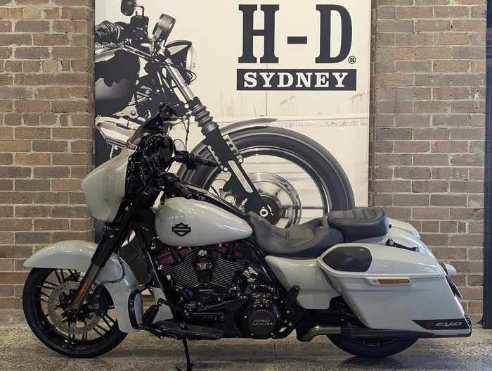 2020 Harley-Davidson CVO Street Glide 117 (FLHXSE) Touring