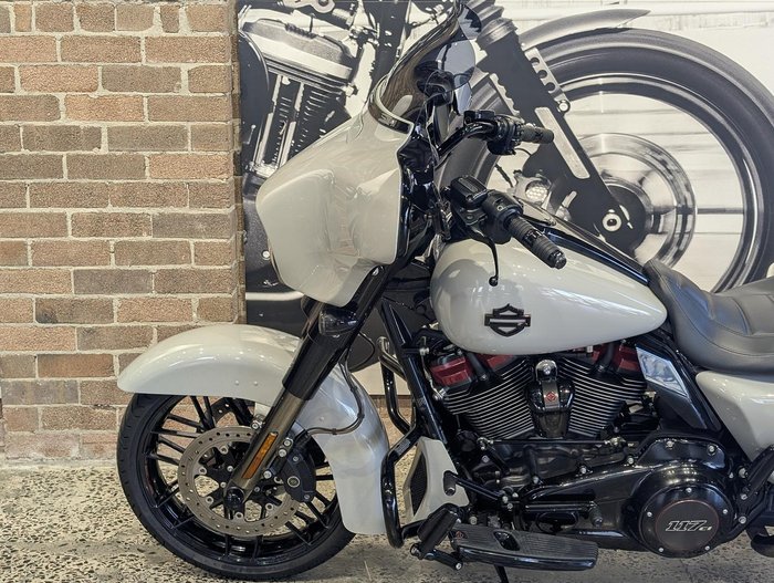 2020 Harley-Davidson CVO Street Glide 117 (FLHXSE) Touring