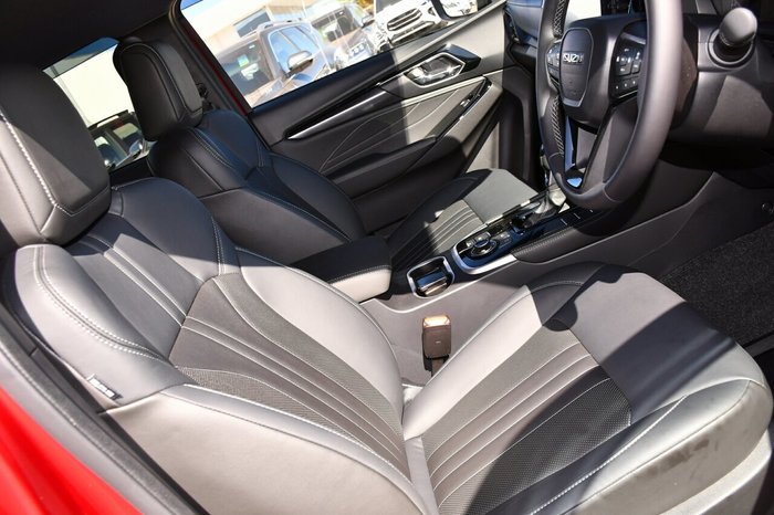 2025 Isuzu MU-X LS-T