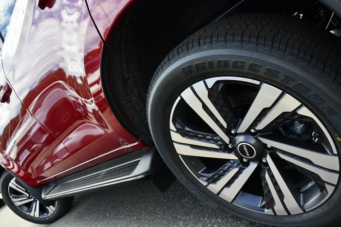 2025 Isuzu MU-X LS-T