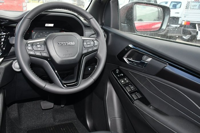 2025 Isuzu MU-X LS-T