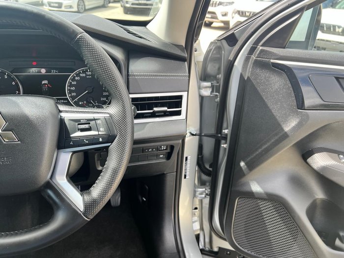 2024 Mitsubishi Outlander LS