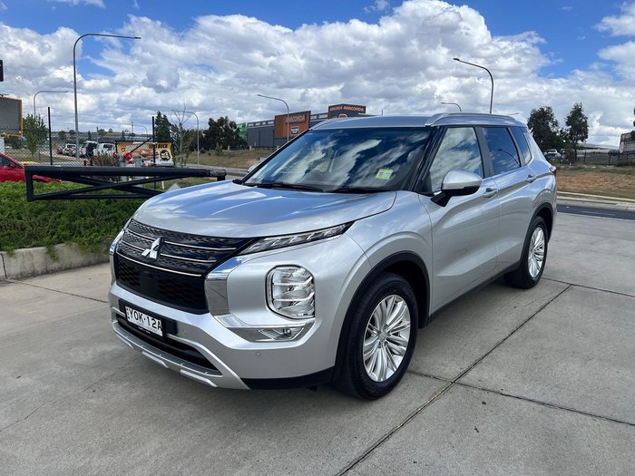 2024 Mitsubishi Outlander LS