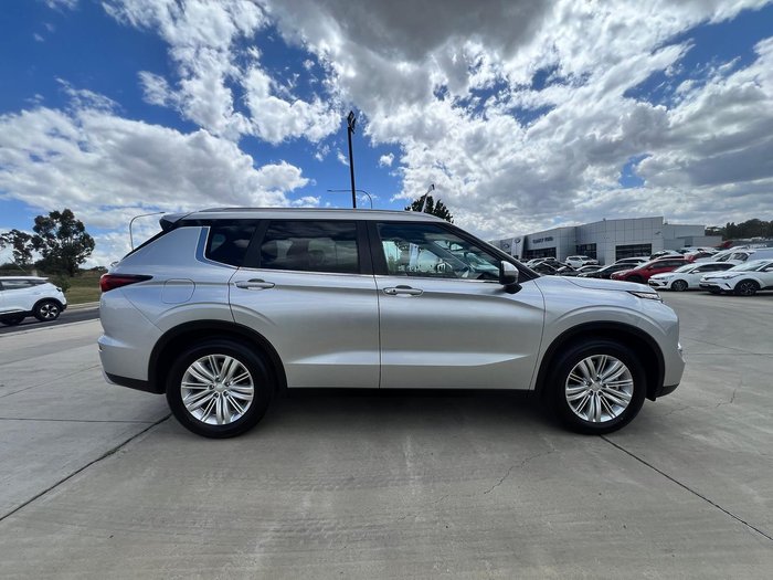 2024 Mitsubishi Outlander LS