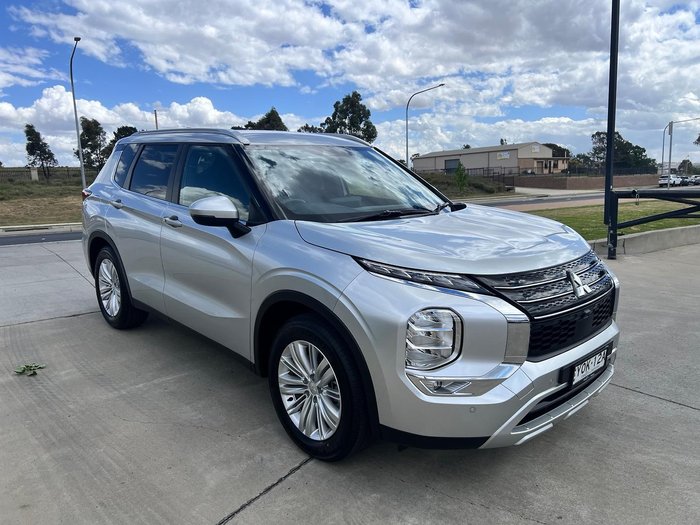 2024 Mitsubishi Outlander LS