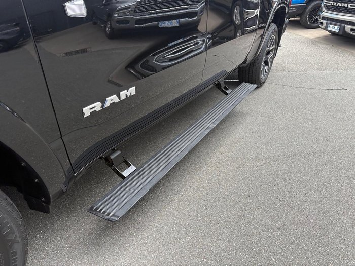 2025 RAM 1500 Laramie Sport Hurricane SO RamBox DT MY25 4X4 Dual Range Diamond Black