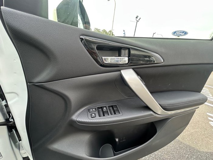 2024 Mitsubishi Eclipse Cross PHEV ES