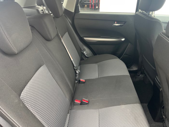 2023 Suzuki Vitara (No Badge)