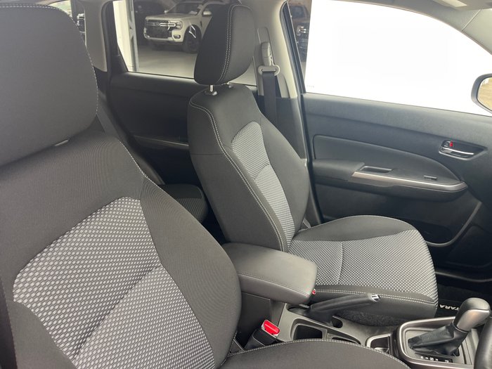 2023 Suzuki Vitara (No Badge)