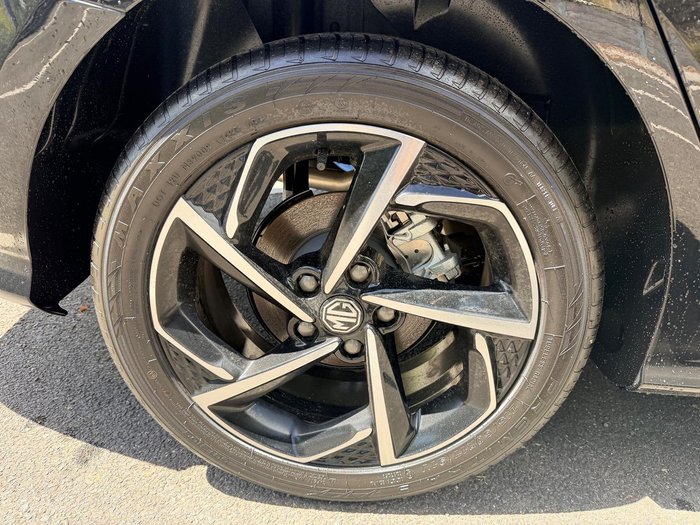 2025 MG MG5 Essence MY25 Black Pearl