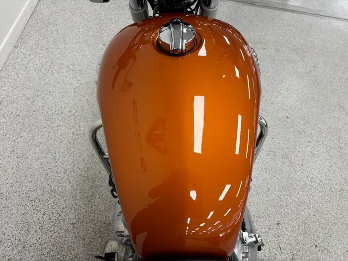 2021 Royal Enfield INTERCEPTOR 650 CLASSIC Orange