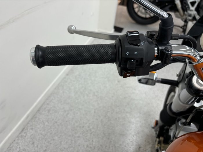 2021 Royal Enfield INTERCEPTOR 650 CLASSIC Orange