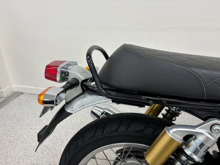 2021 Royal Enfield INTERCEPTOR 650 CLASSIC Orange