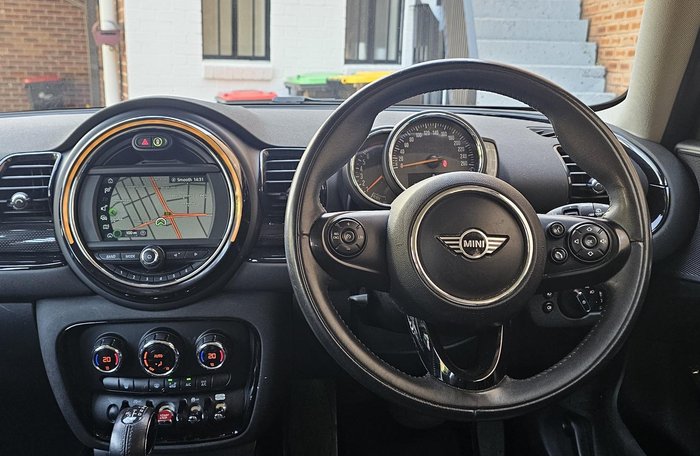 2018 MINI Clubman Cooper F54 British Racing Green II