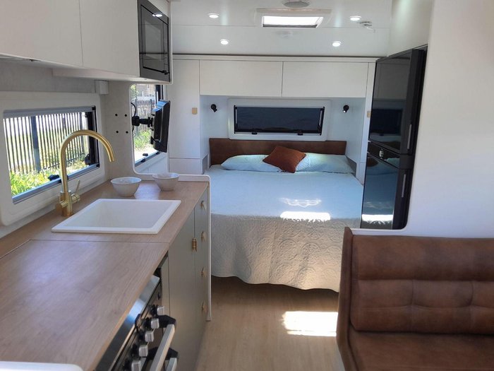 2025 Franklin Razor 196 Rev Cafe 196