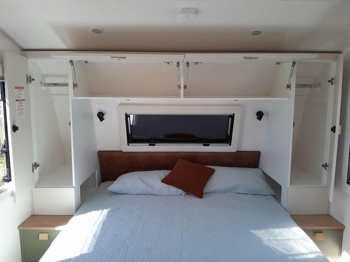 2025 Franklin Razor 196 Rev Cafe 196