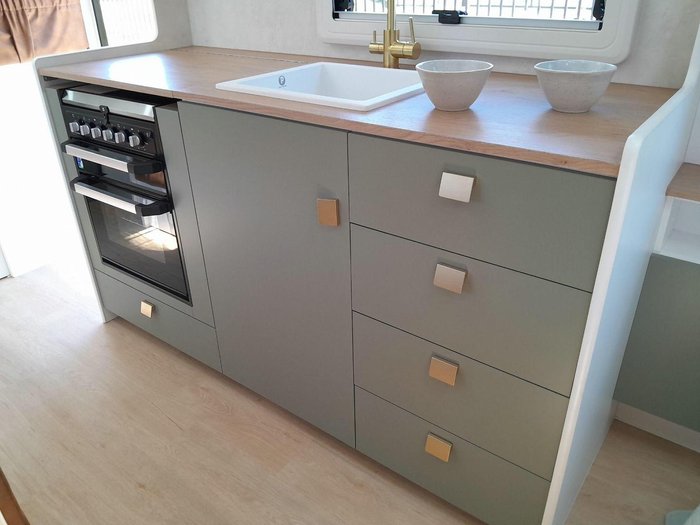 2025 Franklin Razor 196 Rev Cafe 196