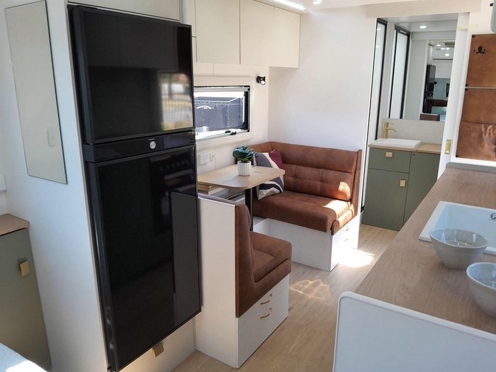 2025 Franklin Razor 196 Rev Cafe 196