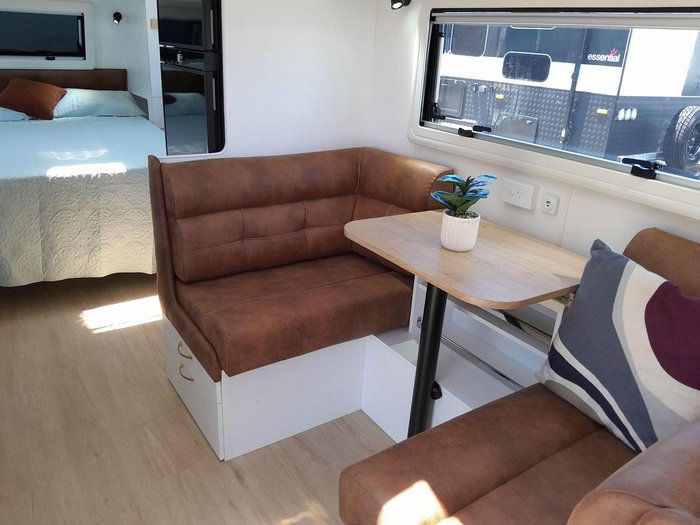 2025 Franklin Razor 196 Rev Cafe 196