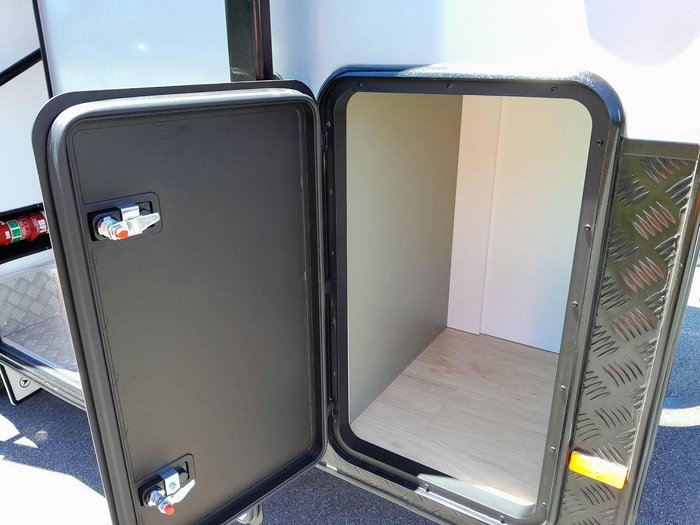 2025 Franklin Razor 196 Rev Cafe 196