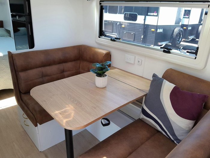 2025 Franklin Razor 196 Rev Cafe 196