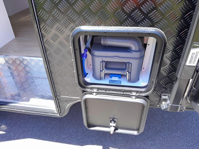 2025 Franklin Razor 196 Rev Cafe 196