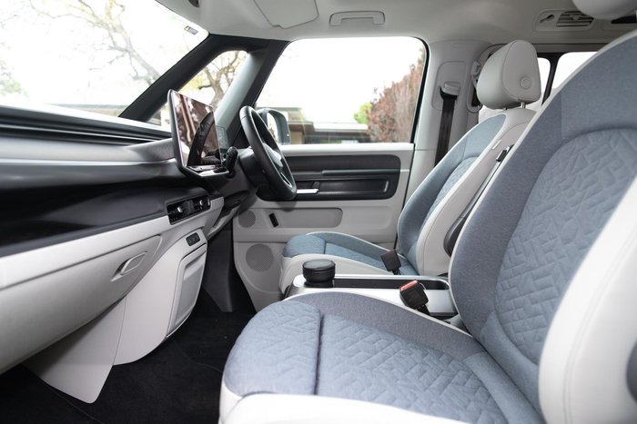 2025 Volkswagen ID. Buzz Pro BEV560