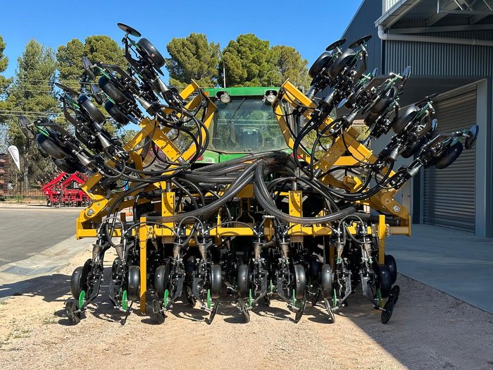 0 SERAFIN ULTISOW STPL 8M FOLDING LINKAGE BAR SINGLE DISC SEEDER NEW YELLOW