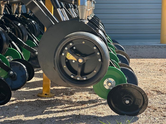 0 SERAFIN ULTISOW STPL 8M FOLDING LINKAGE BAR SINGLE DISC SEEDER NEW YELLOW