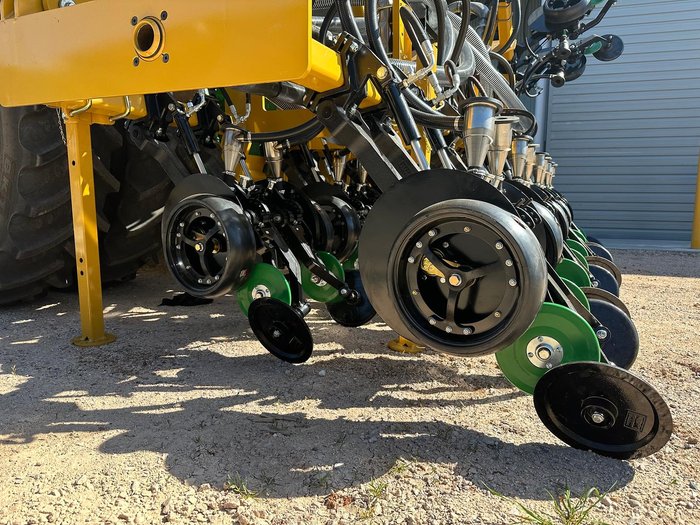 0 SERAFIN ULTISOW STPL 8M FOLDING LINKAGE BAR SINGLE DISC SEEDER NEW YELLOW