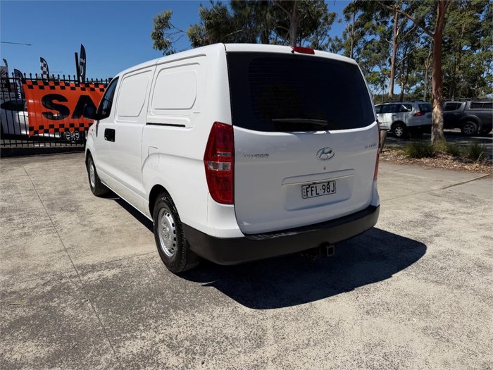 2017 HYUNDAI iLOAD 3S LIFTBACK