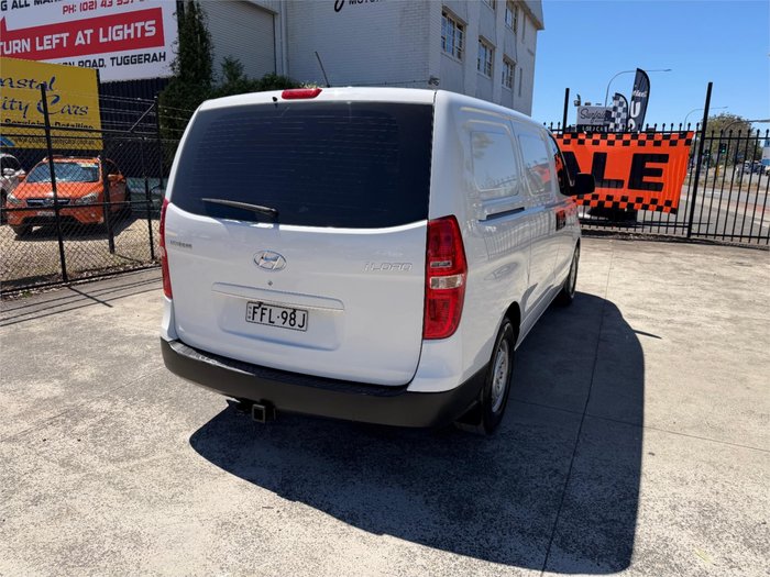 2017 HYUNDAI iLOAD 3S LIFTBACK