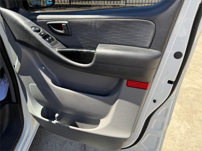 2017 HYUNDAI iLOAD 3S LIFTBACK