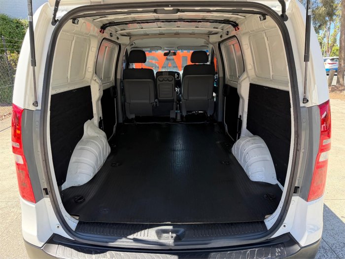 2017 HYUNDAI iLOAD 3S LIFTBACK