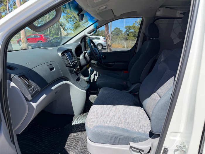 2017 HYUNDAI iLOAD 3S LIFTBACK