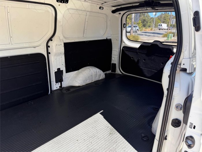 2017 HYUNDAI iLOAD 3S LIFTBACK