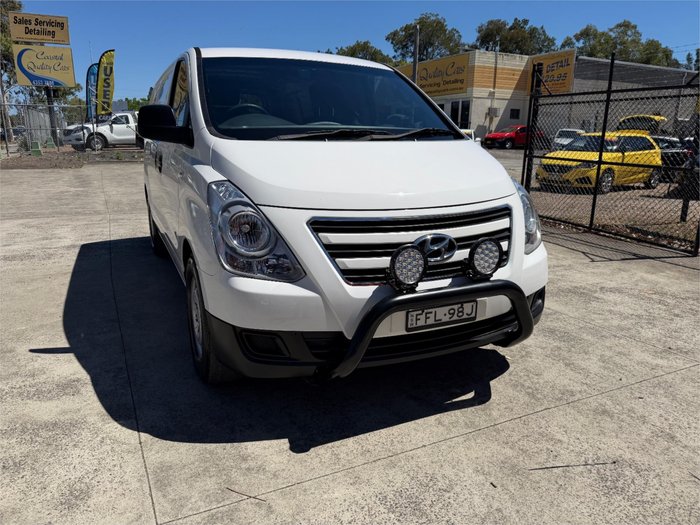 2017 HYUNDAI iLOAD 3S LIFTBACK