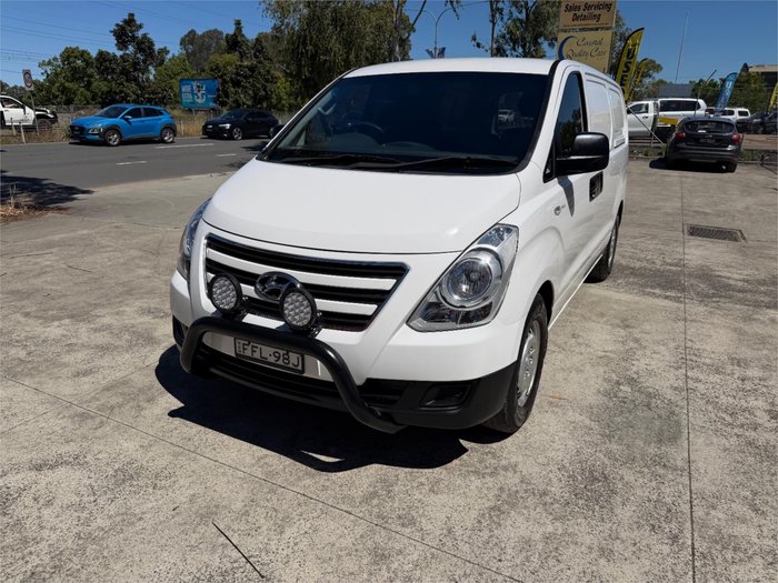 2017 HYUNDAI iLOAD 3S LIFTBACK