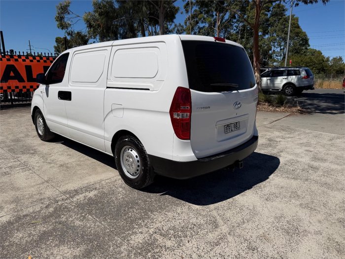 2017 HYUNDAI iLOAD 3S LIFTBACK