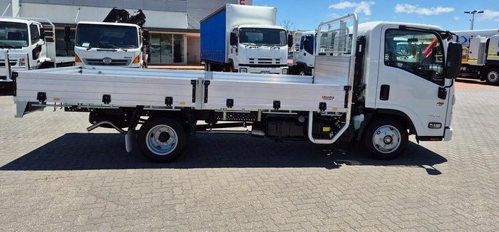 2024 Isuzu Nlr 45-150 Amt Mwb Traypack