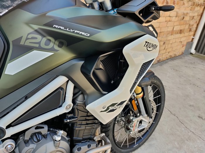 2026 TRIUMPH TIGER 1200 RALLY PRO ROAD MATT KHAKI