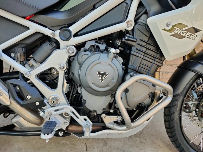 2026 TRIUMPH TIGER 1200 RALLY PRO ROAD MATT KHAKI