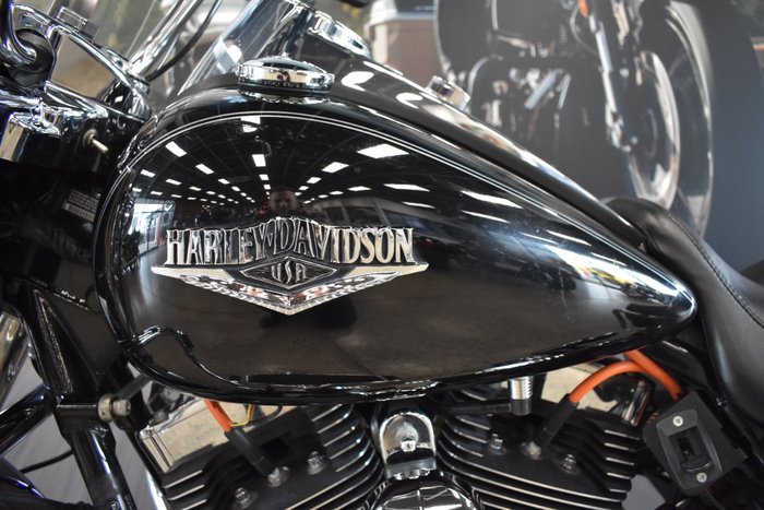 2014 Harley-davidson FLHR ROAD KING BLACK