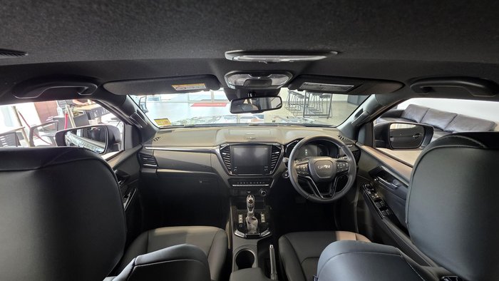 2025 Isuzu D-MAX BLADE