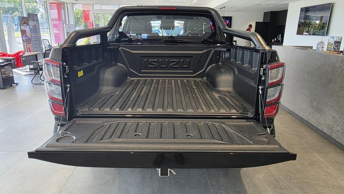 2025 Isuzu D-MAX BLADE