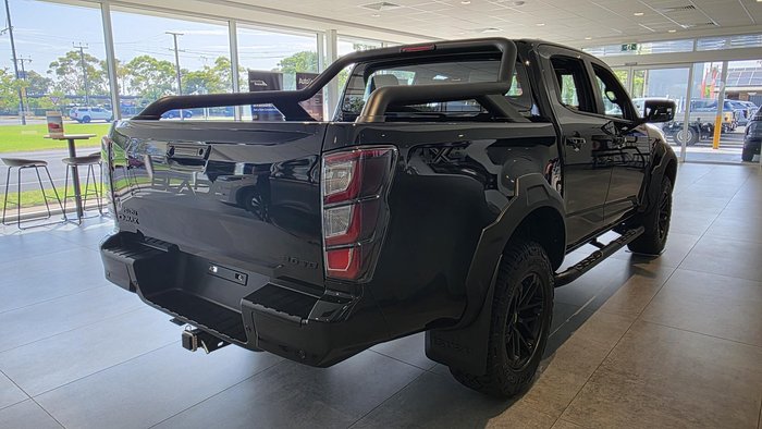 2025 Isuzu D-MAX BLADE